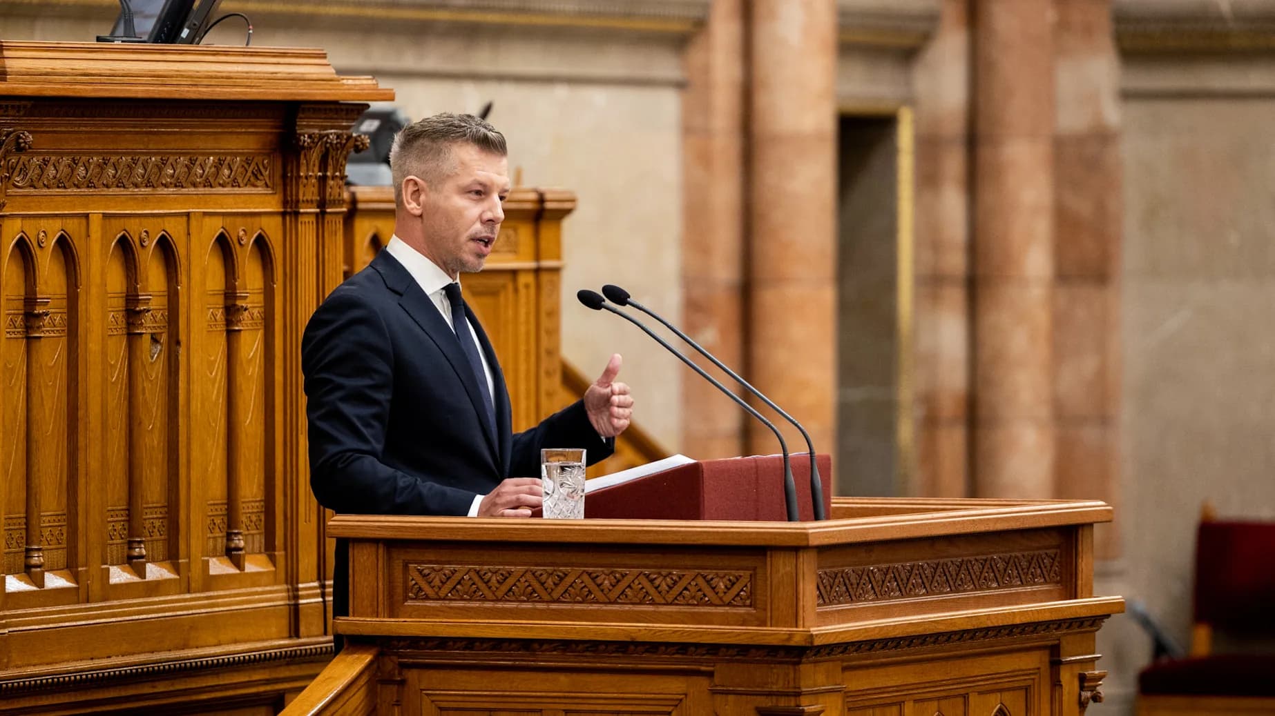 Magyar Péter: Ma már Orbánék mószerolják a hazájukat Brüsszelben