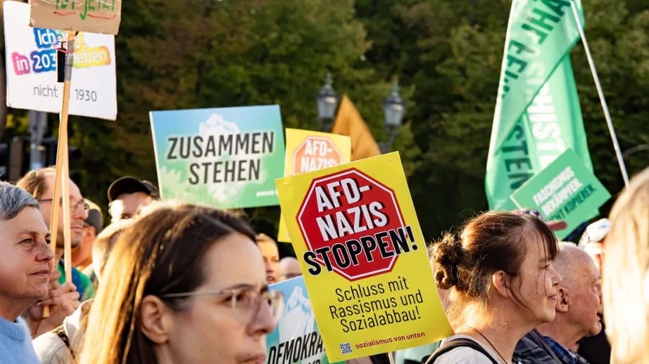 Tömegtüntetés Berlinben az AfD ellen