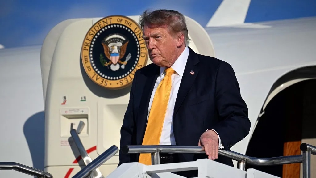 Trump bemutatta az Űrhaderő új egyenruháját