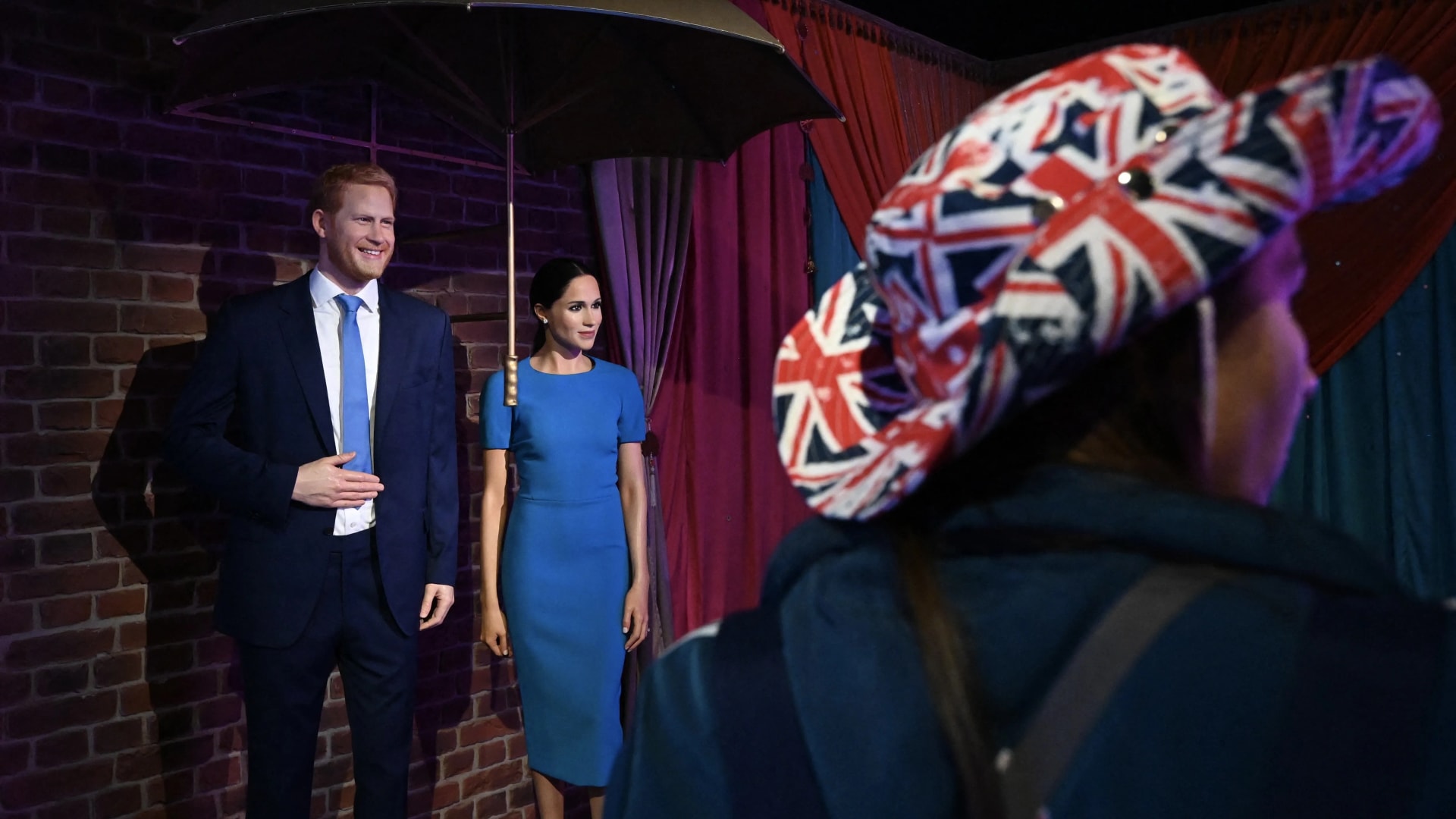 Visszatért Nagy-Britanniába, de továbbra is kerüli apját Harry herceg