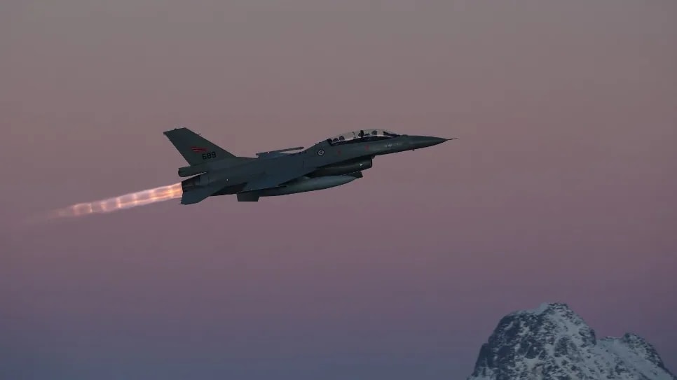 Sugárhajtású orosz drónok ellen is bevetették az F-16-os vadászgépeket