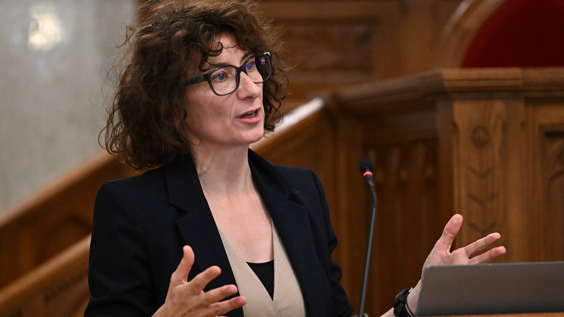 Gyurkó Szilvia: A gyermekvédelmi szakma a poszttraumás stressz állapotában van