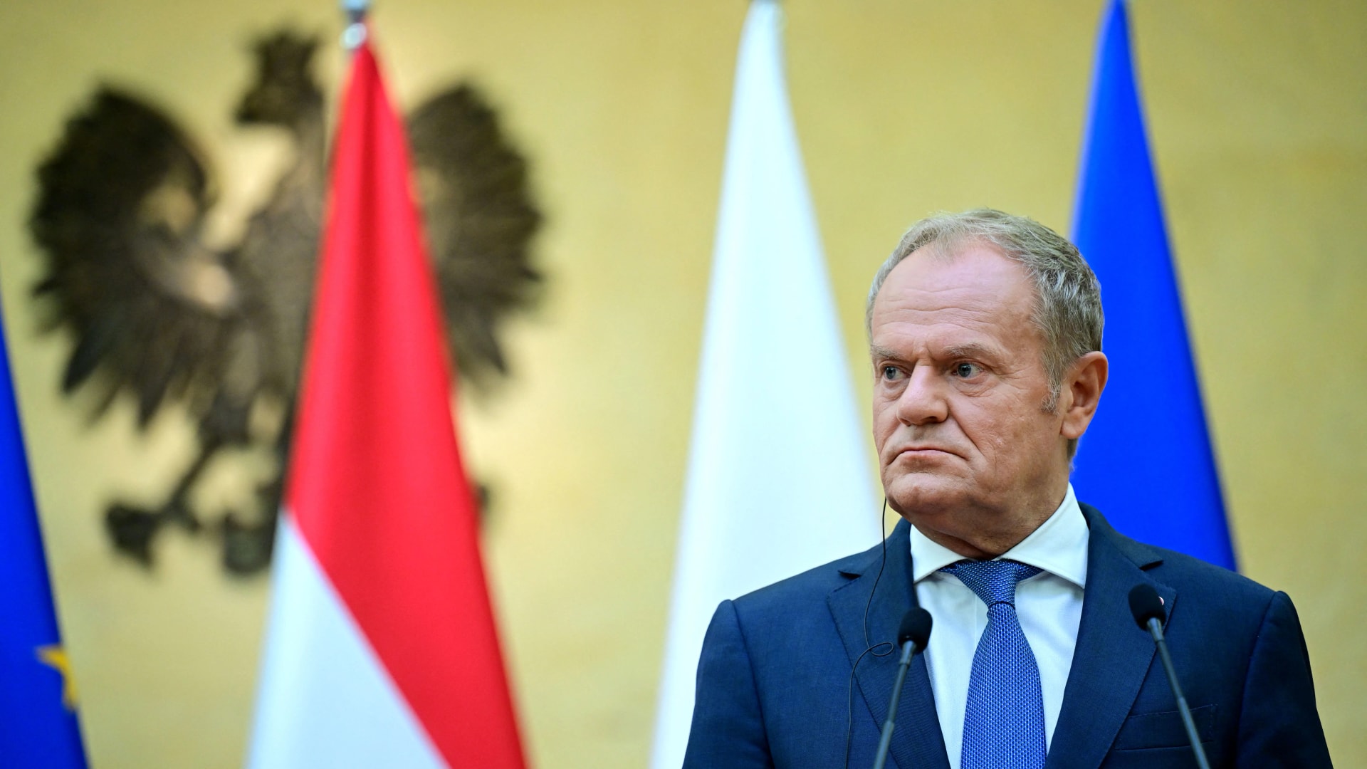 Donald Tusk sajtókonferencián beszélt az újabb Lengyelországhoz közeli támadásról