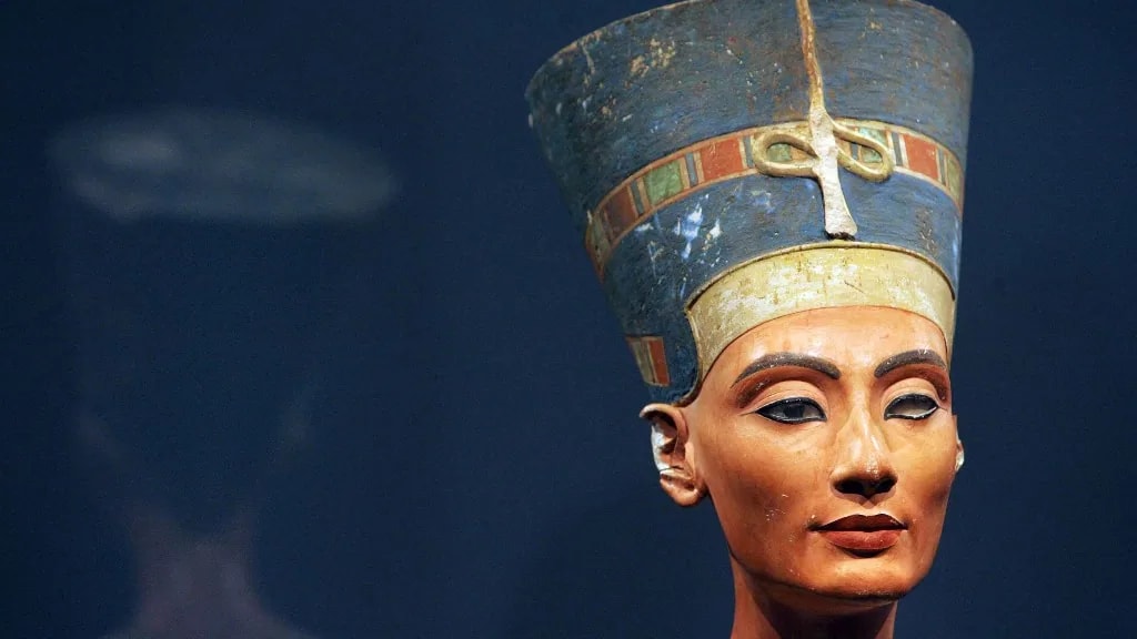 Tutanhamon sírjának titkos kamrái Nofertiti maradványait rejthetik