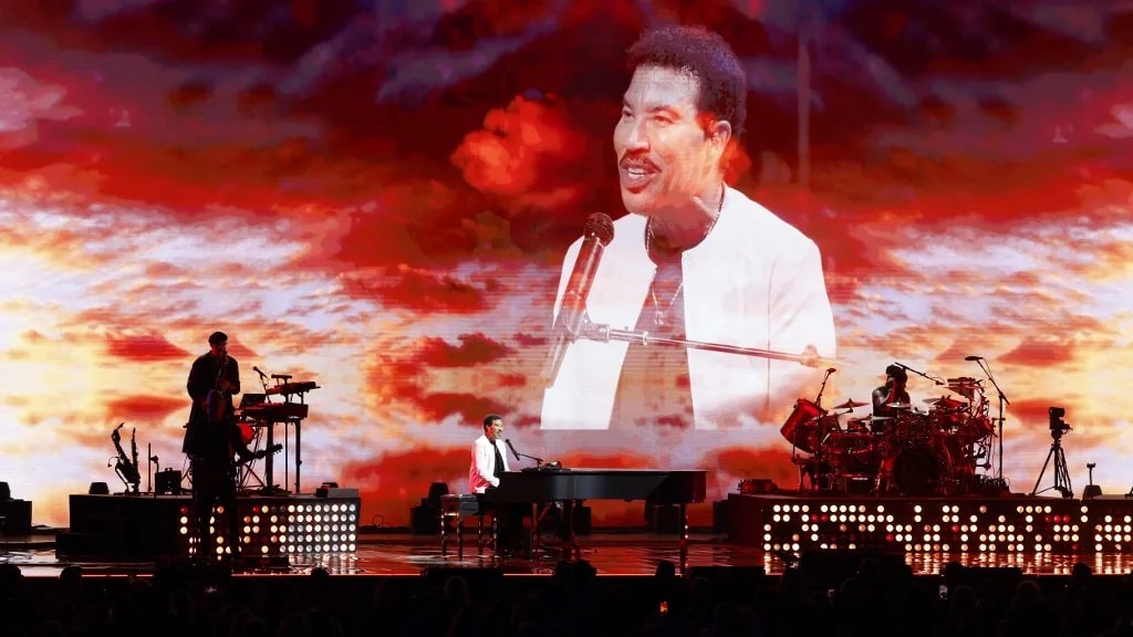 Szívműtét miatt kénytelen visszavonulni egy időre Lionel Richie