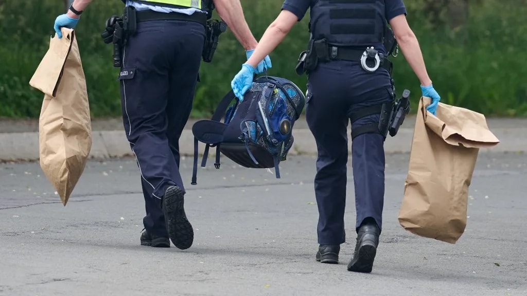 Őrizetbe vettek Lengyelországban egy 13 éves fiút iskolai merénylet előkészítésének gyanúja miatt