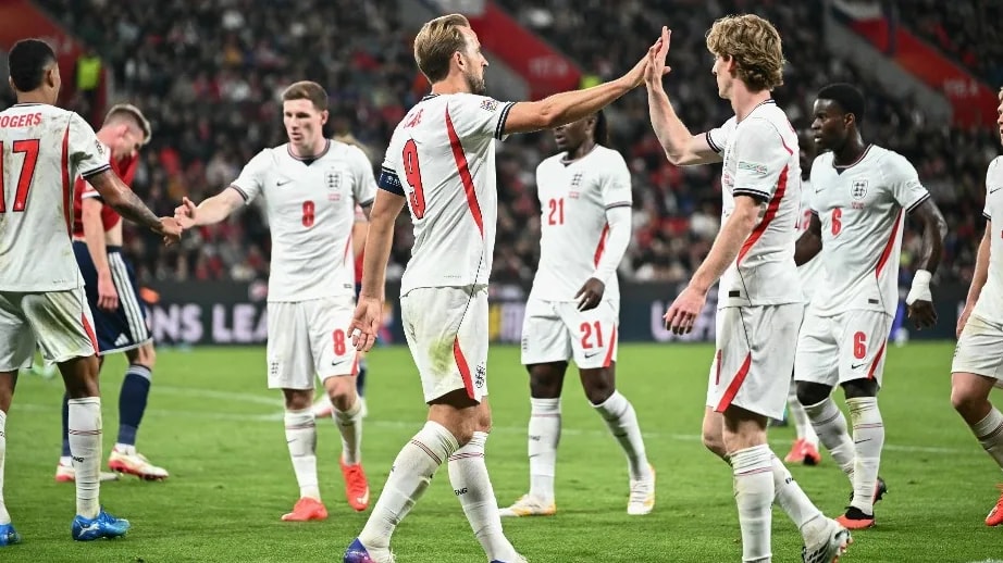 Gordon és Kane góljaival győztek az angolok