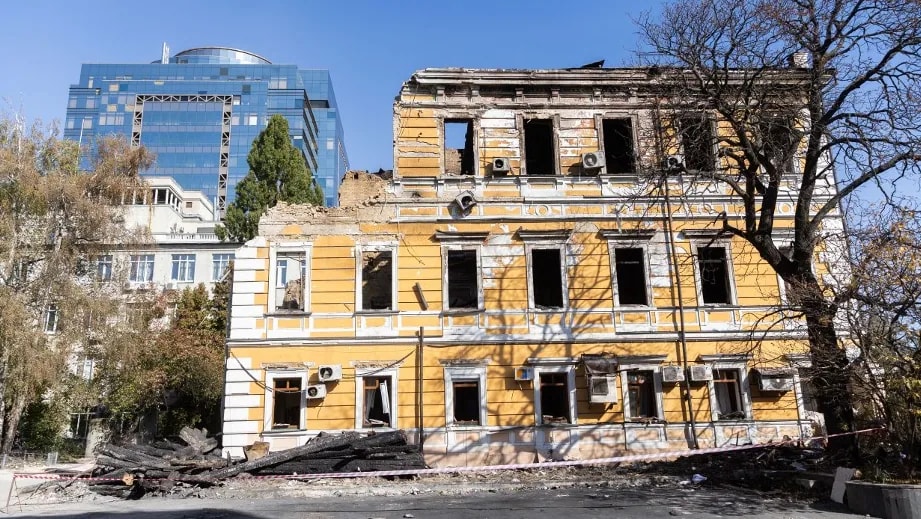 Kijevben maradnak a diplomaták