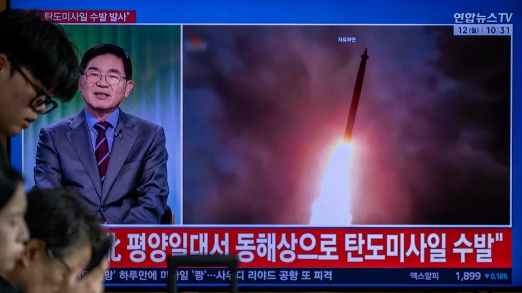Újabb rakétákkal demonstrálja erejét Észak-Korea