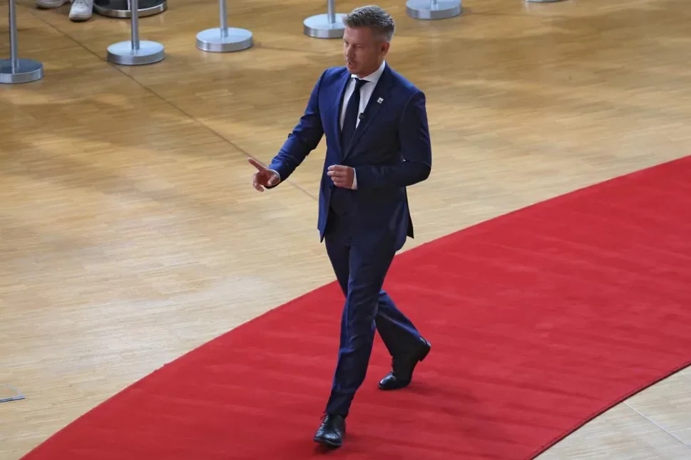 Magyar Péter: A szigorú határvédelem és a migránsok azonnali visszaküldése a követendő példa