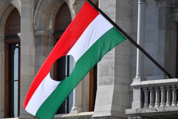 Fényfestéssel, díszkivilágítással is emlékeznek 1956-ra szerte a világon