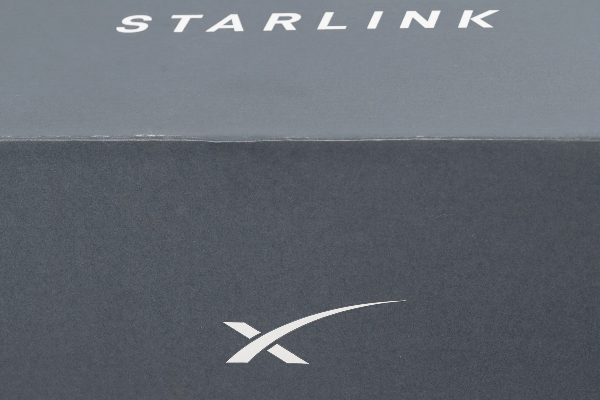 Starlink-antennák felgyújtásával gyanúsítanak két német fiatalt