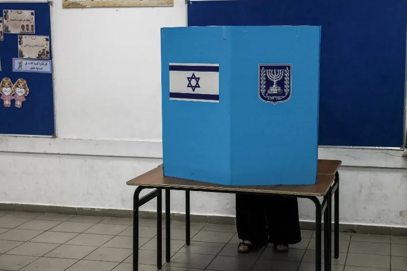 Izraelben megnyíltak a szavazóhelyiségek