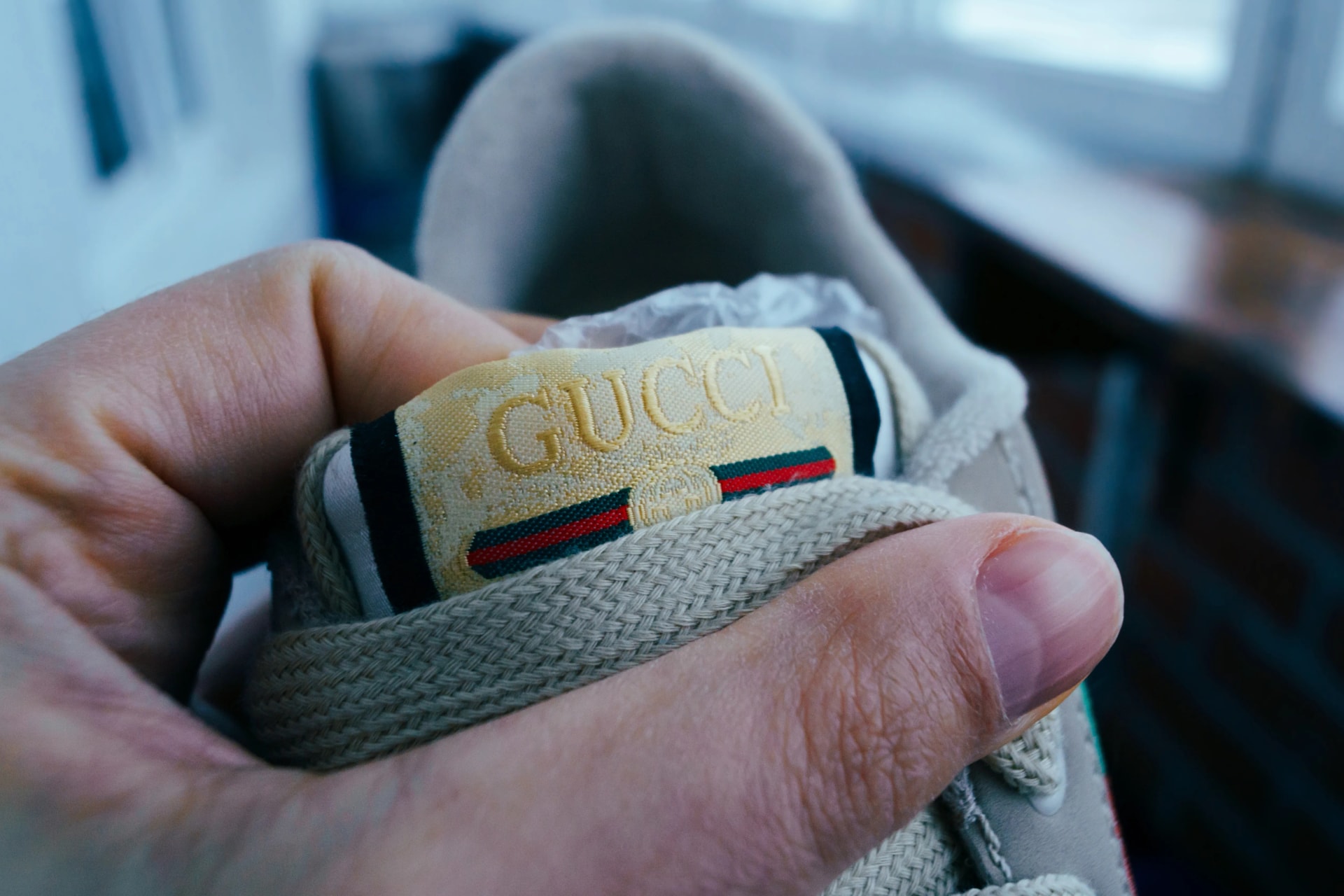 Többmilliós luxusvillából a bolhapiacra kerültek a Gucci család tárgyai