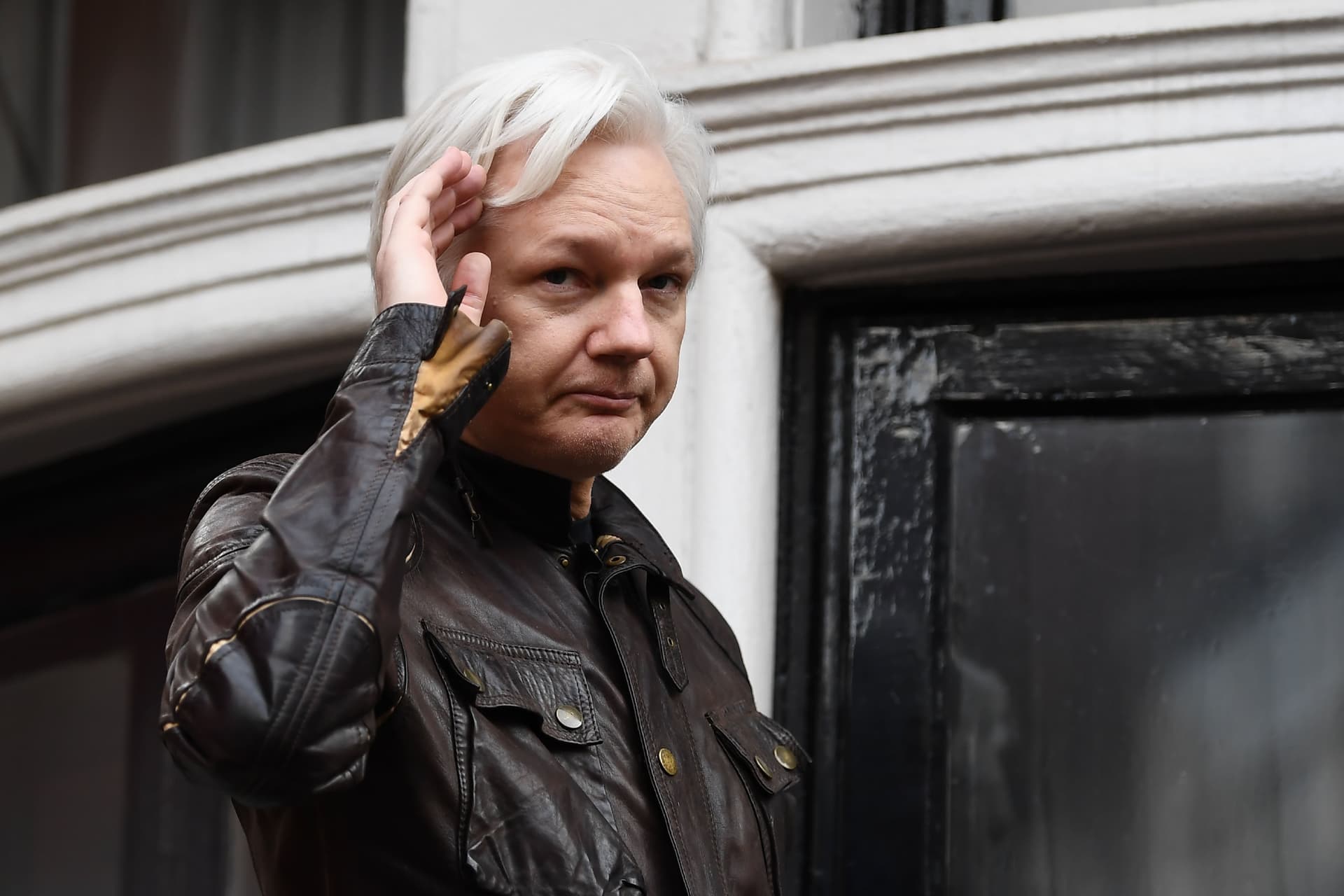 Őrizetbe vették a Wikileaks alapítóját