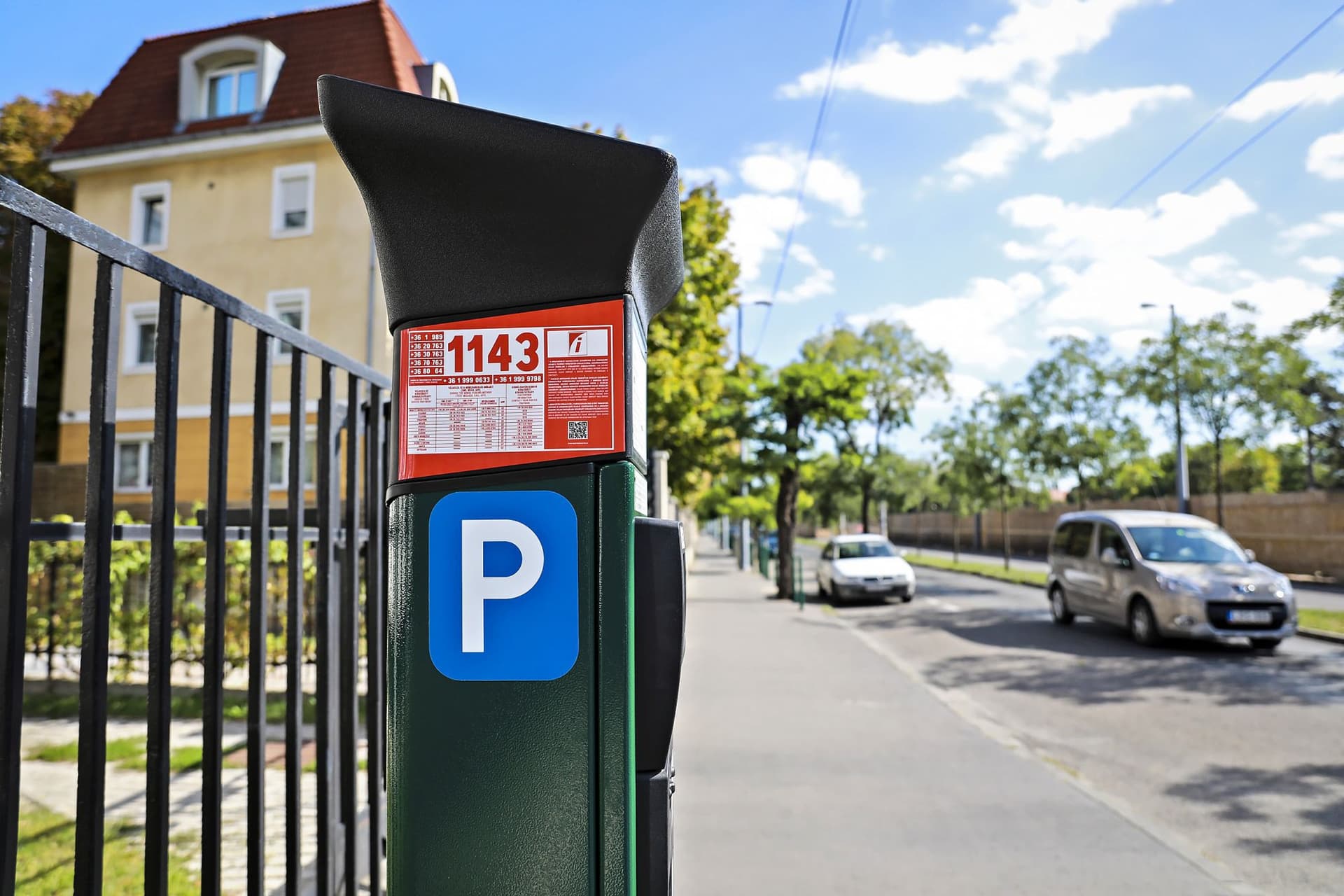 Hétfő estétől ingyenes a parkolóházak éjszakai használata