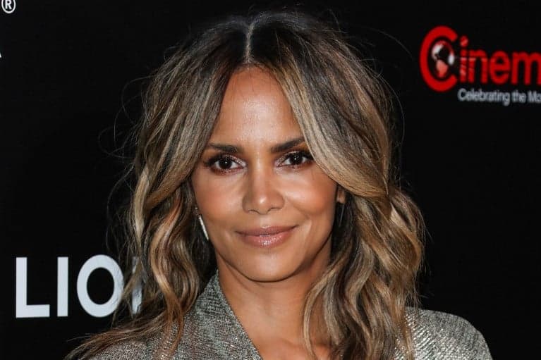 Le kellett állítani Halle Berry filmjének forgatását, miután egy medvecsalád tört be a díszletbe
