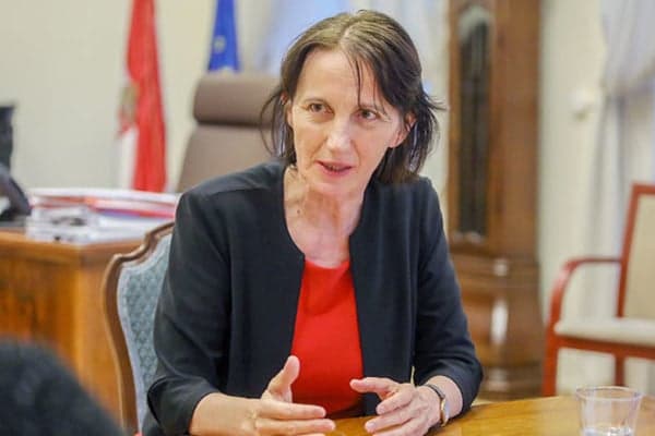 Folytatódik az egészségügyi szakdolgozói béremelési program