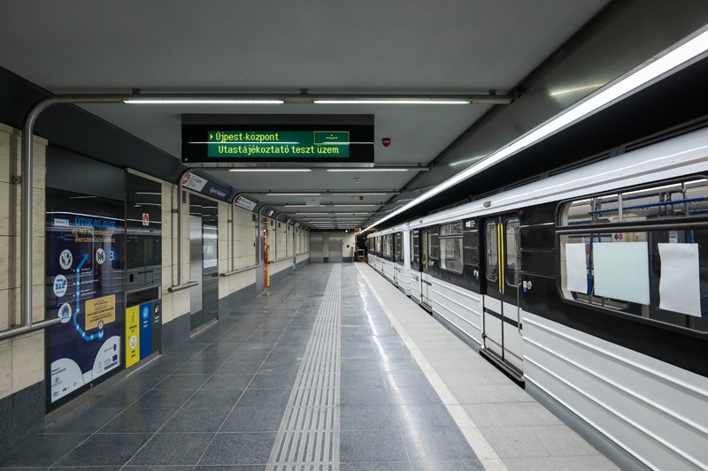 Üléseket kell cserélni a 3-as metróban