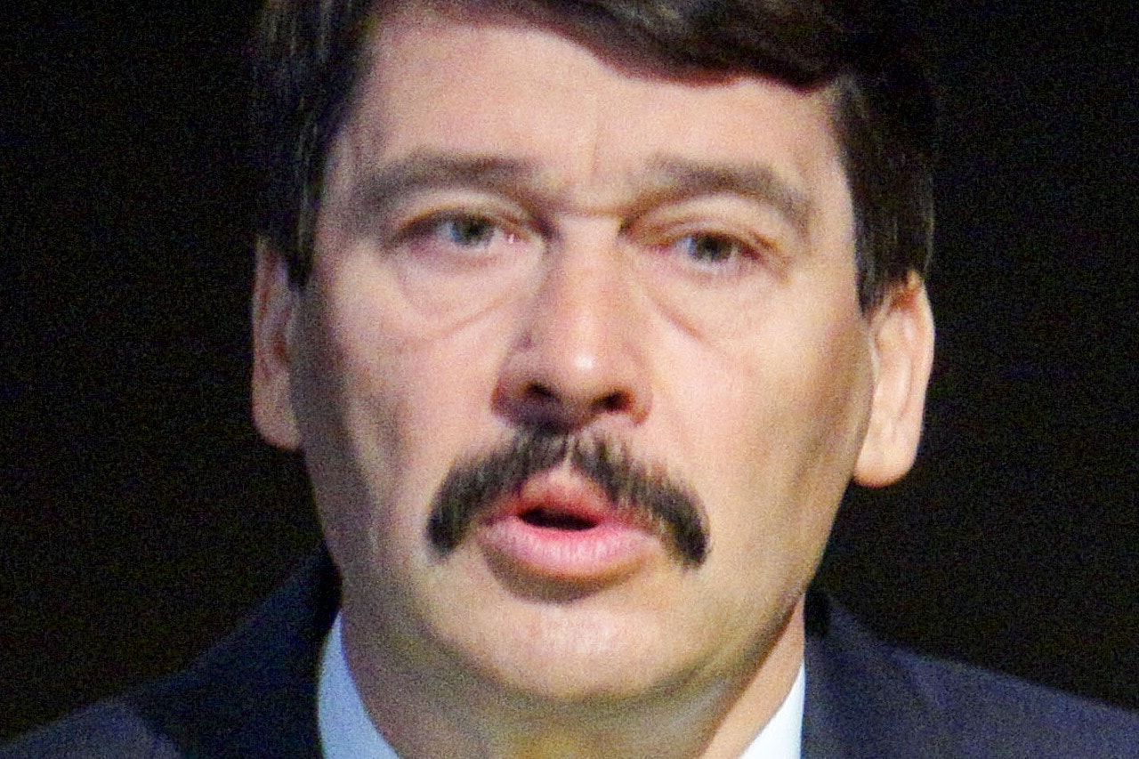 Belgrádba utazik Áder János hétfőn