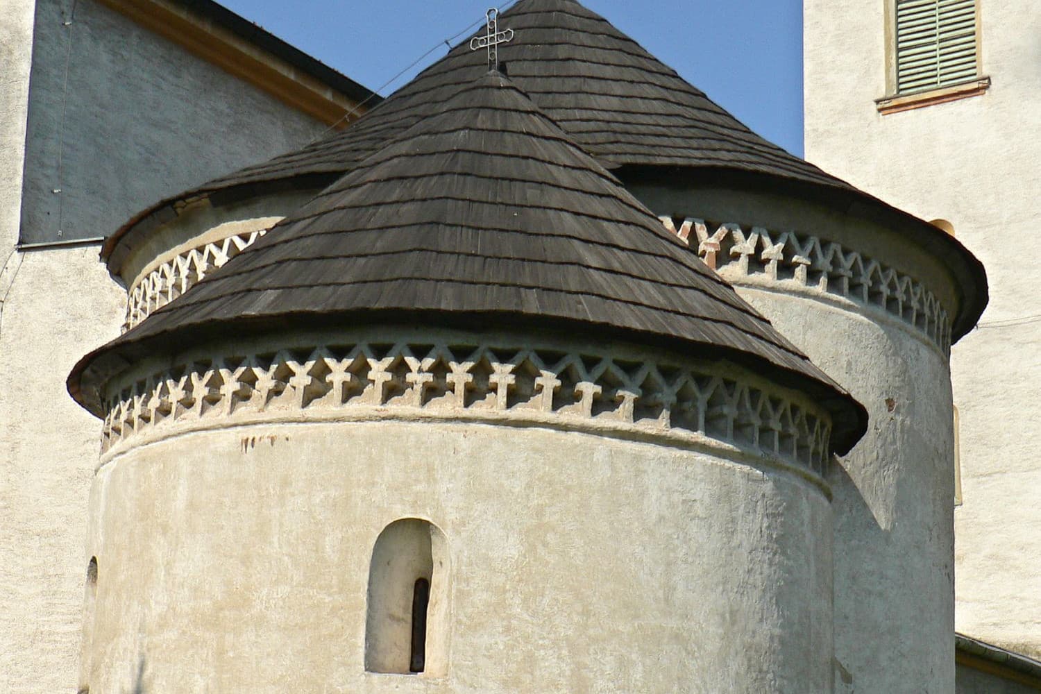Vágkeresztúr körtemploma