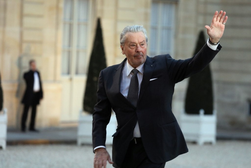 Visszavágott Alain Delon: Azzal foglakozzanak, amit letettem az asztalra!