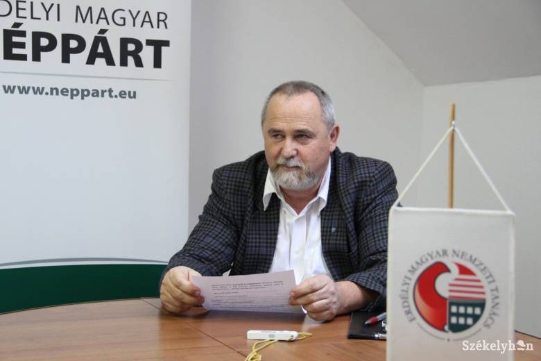 Romániai magyar pártok virrasztottak a úzvölgyi katonatemető előtt