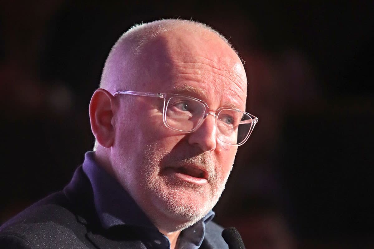 Timmermanstól egy kelet-európai politikushoz kerülhetnek a jogállamisági ügyek