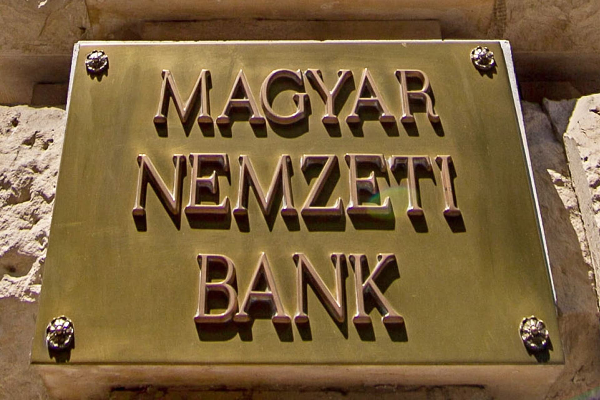 Változás a „Forint Hősök tere online pénzügyi játéksorozat” versenyszabályzatában