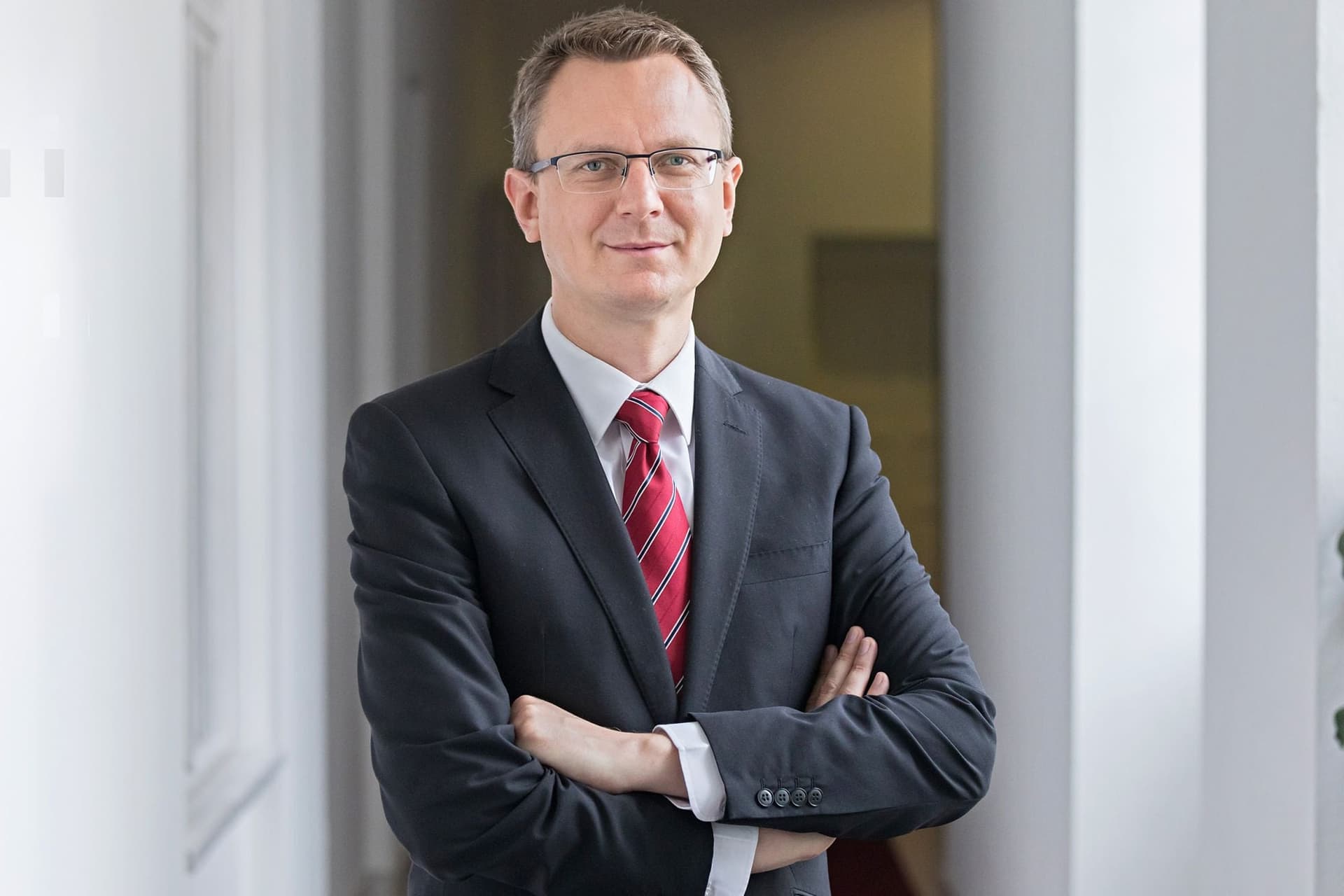 Rétvári: A napokban kapják meg emelt bérüket az egészségügyi szakdolgozók