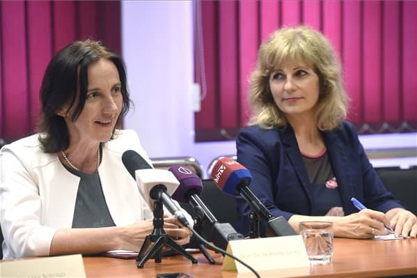 Emelt fizetést kapnak a védőnők