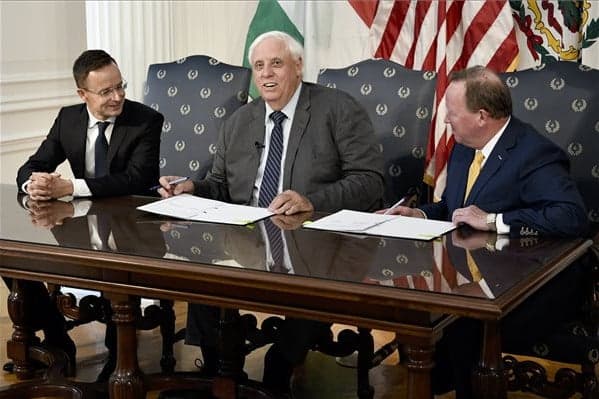 Szijjártó: Sikeres a magyar gazdaság dimenzióváltása