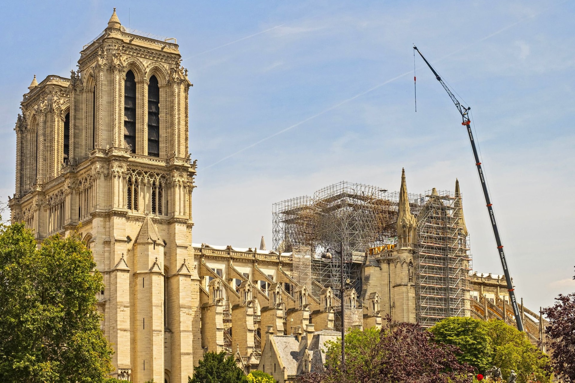 Százmillió euróval támogatja a Notre-Dame újjáépítését a luxusmárkáiról híres Pinault-család
