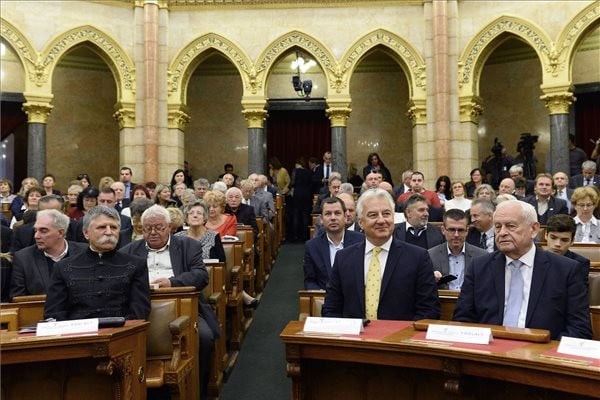 Kövér: Identitásrombolók és -védők küzdelme zajlik Európában
