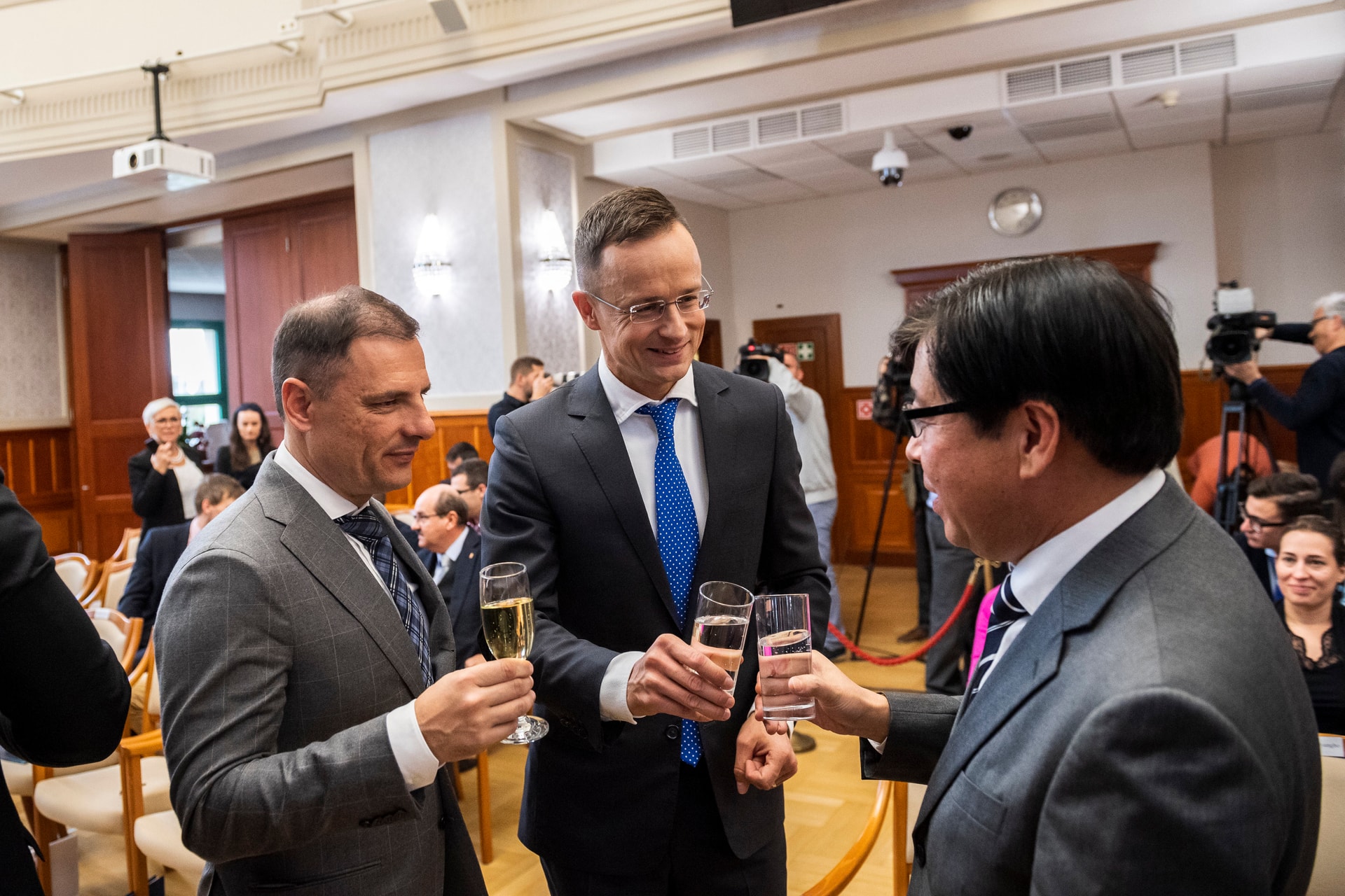 Szijjártó: Magyarország lesz az európai autógyártás egyik fellegvára