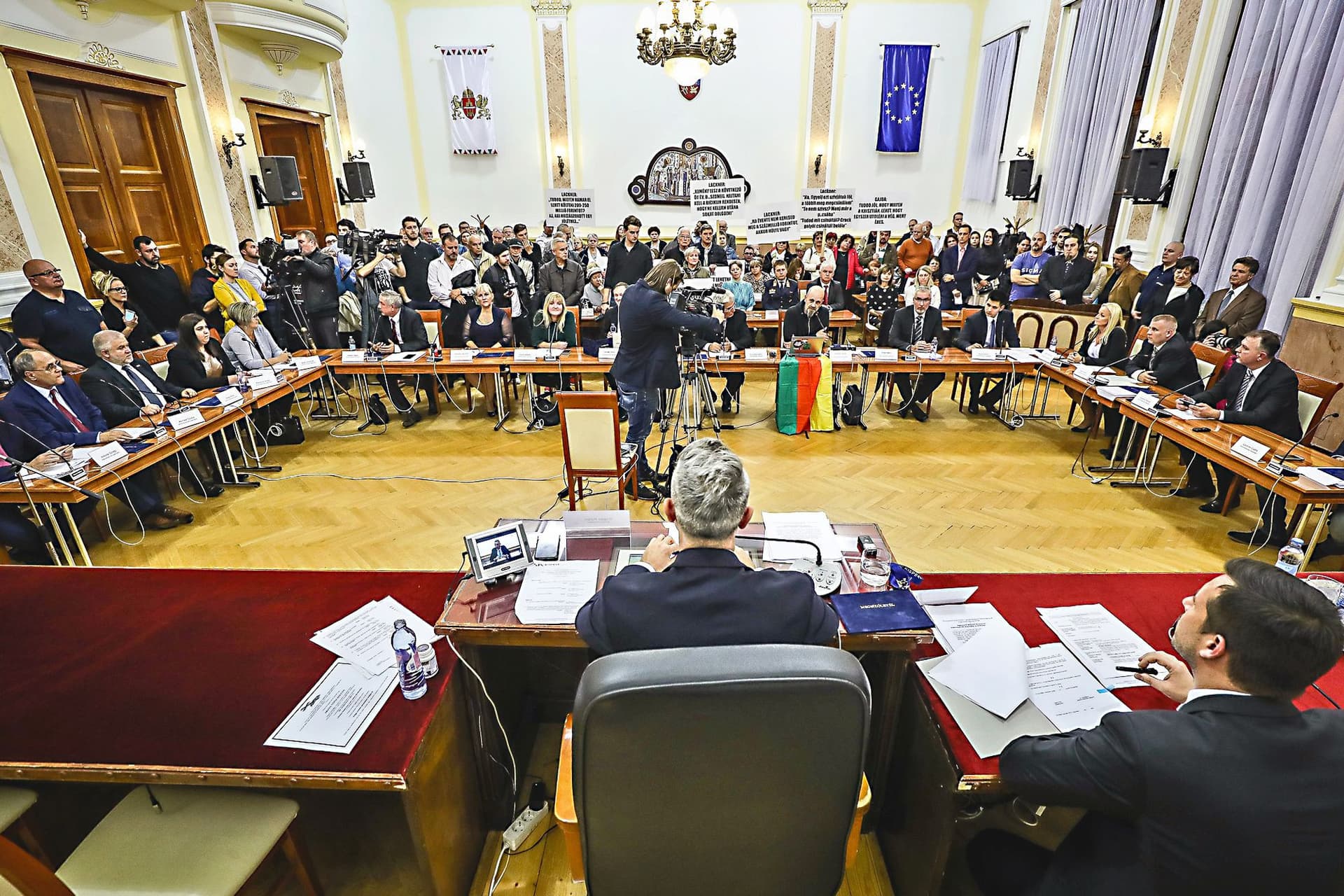 Bizottsági poszt a „fehér porosnak”