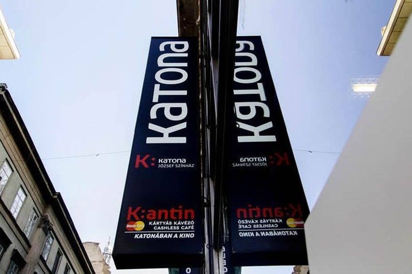 Saját maga fedte fel kilétét a Katona József Színház zaklatással vádolt rendezője