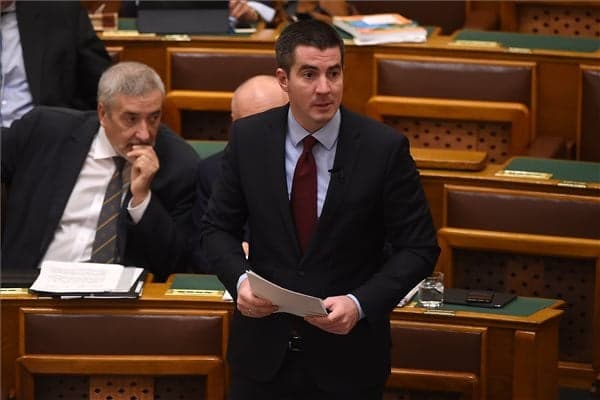 Fidesz: A trágárságnak, a rendzavarásnak nincs helye az Országgyűlésben