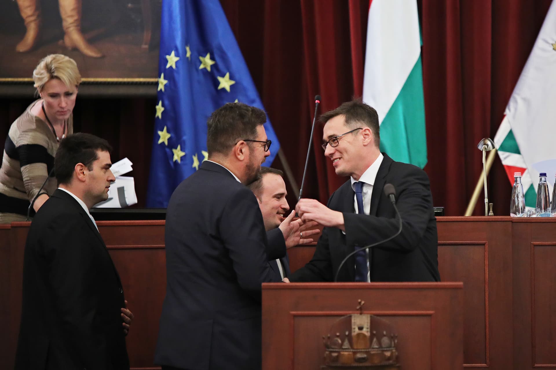 Milliós fizetéseket oszt helyetteseinek Karácsony Gergely