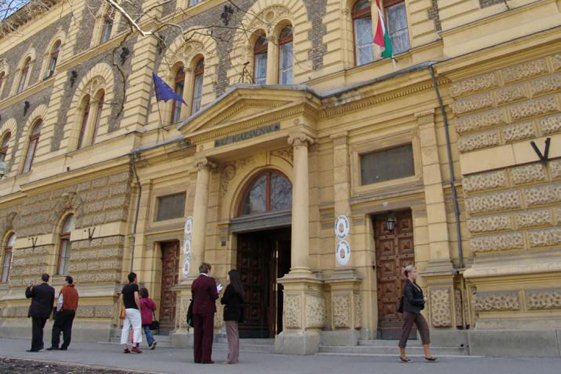 Korrupció gyanúja a bíróságon