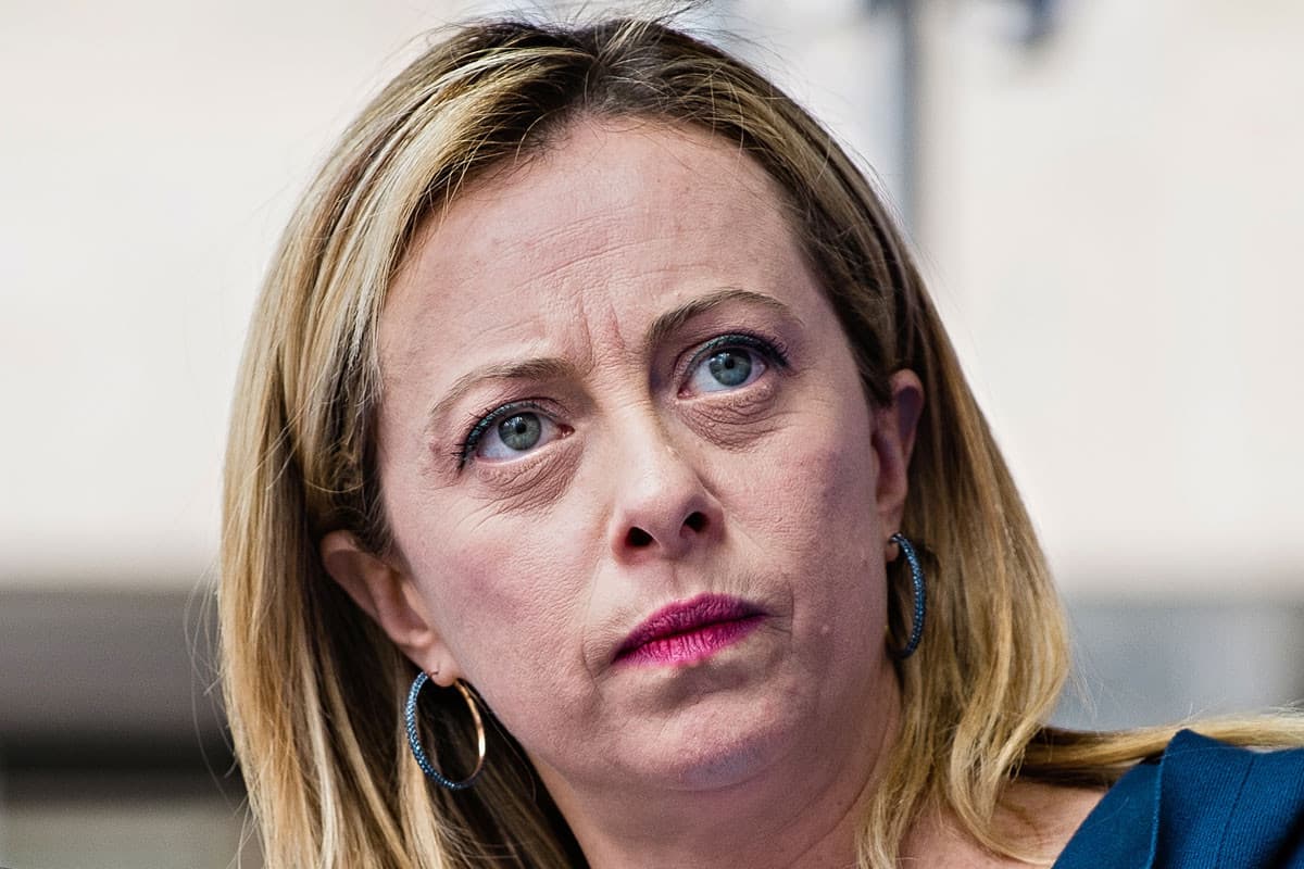 Tovább erősödik Meloni pártja, padlón a baloldal