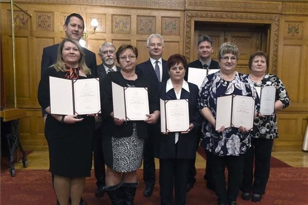Kásler nevelőszülők munkáját köszönte meg