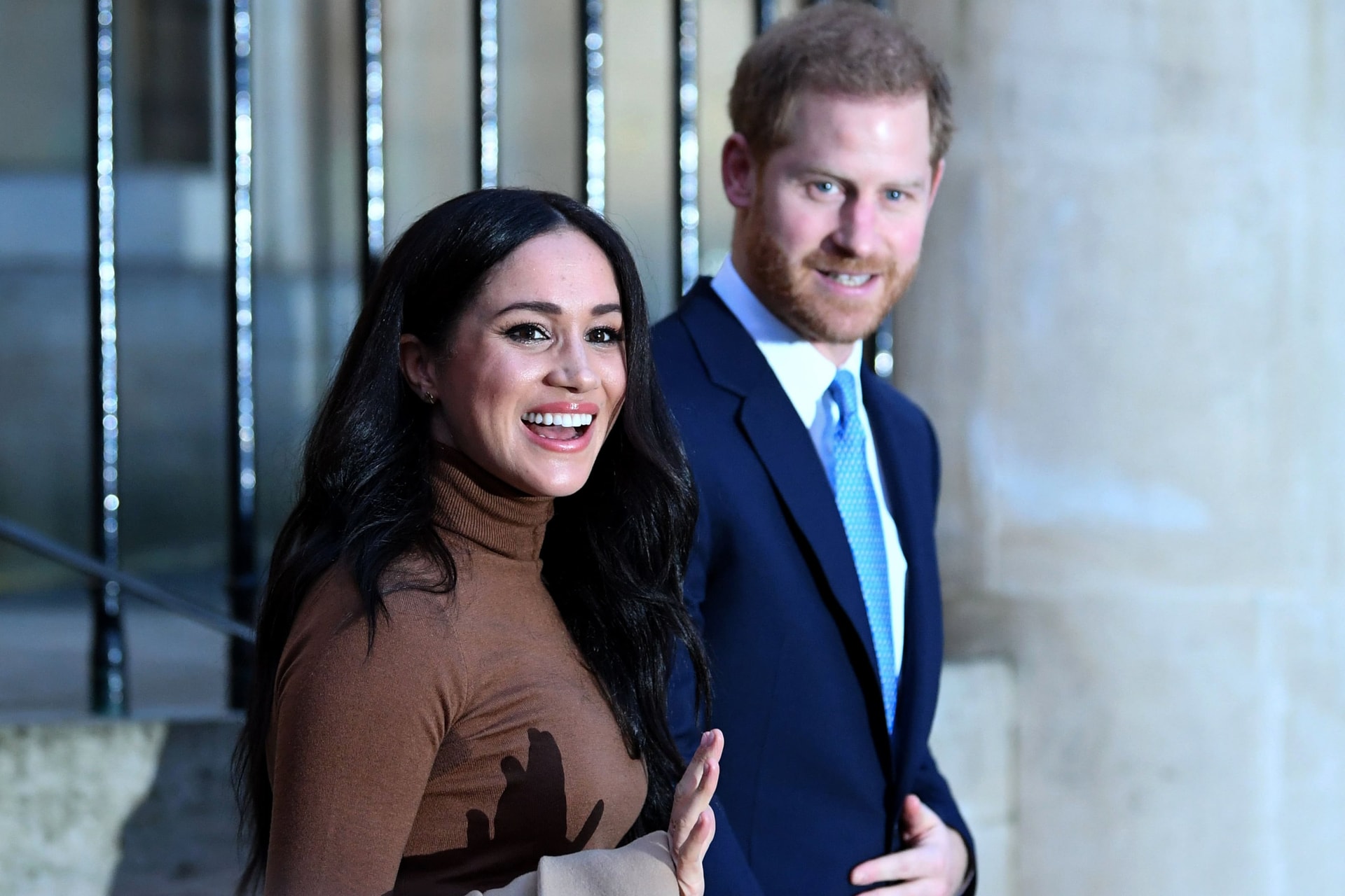 Károly király döntött: választás elé állította Harry herceget