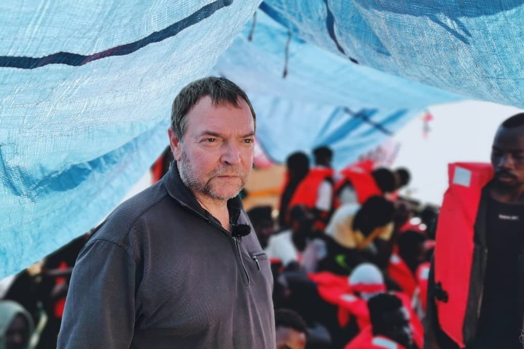 Hatalmas bírságot kapott egy migránshajó kapitánya