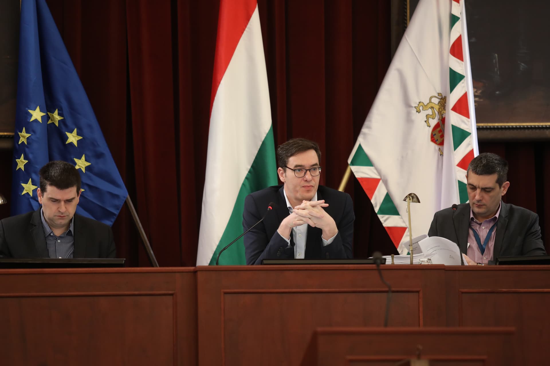 Nem biztosítja az alapvető demokratikus jogokat a fővárosi önkormányzat módosított szmsz-e