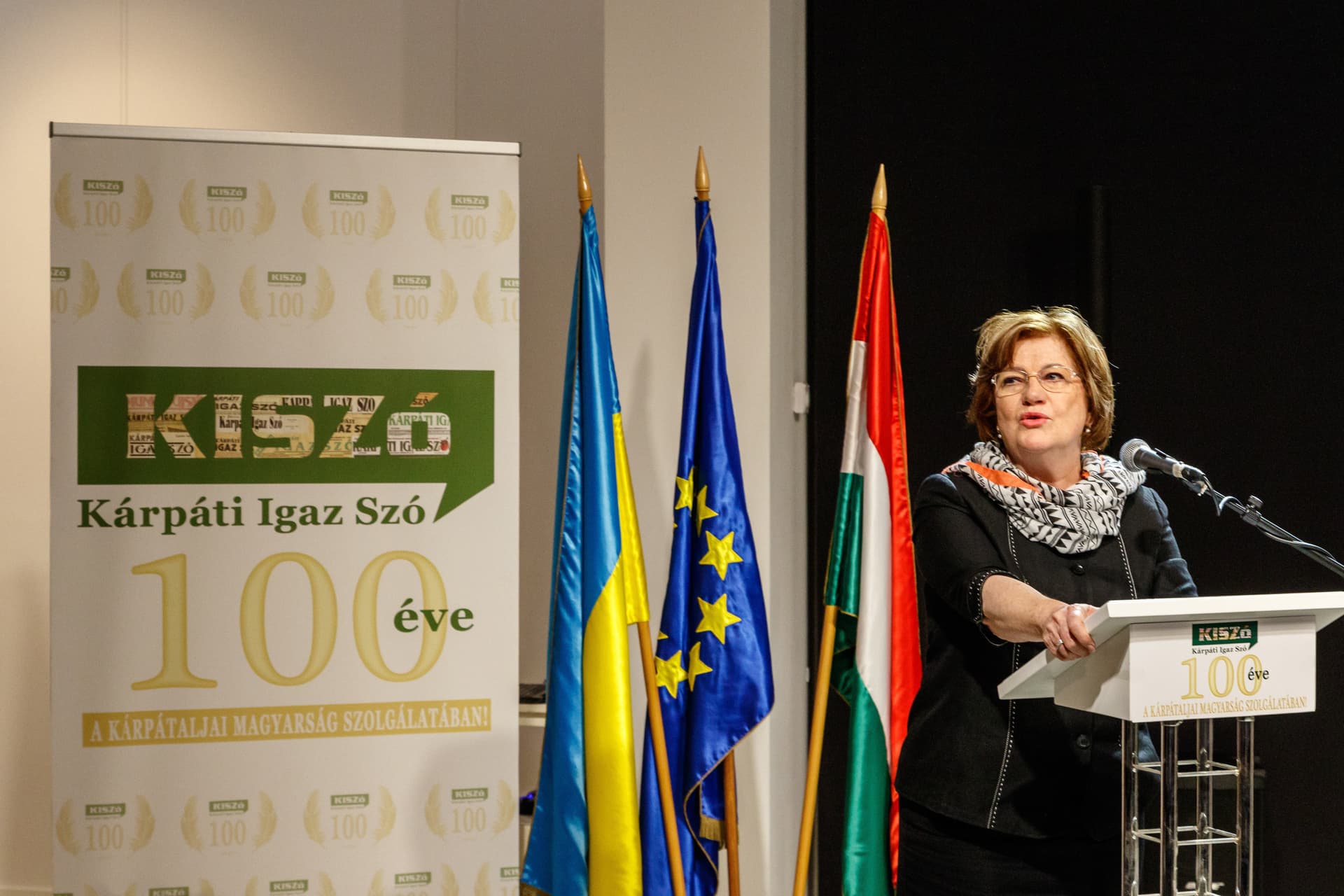 „Bármilyen nagyhatalmi vonalzó és toll rajzolhatja át a régiót, a kárpátaljai magyarság állandó”