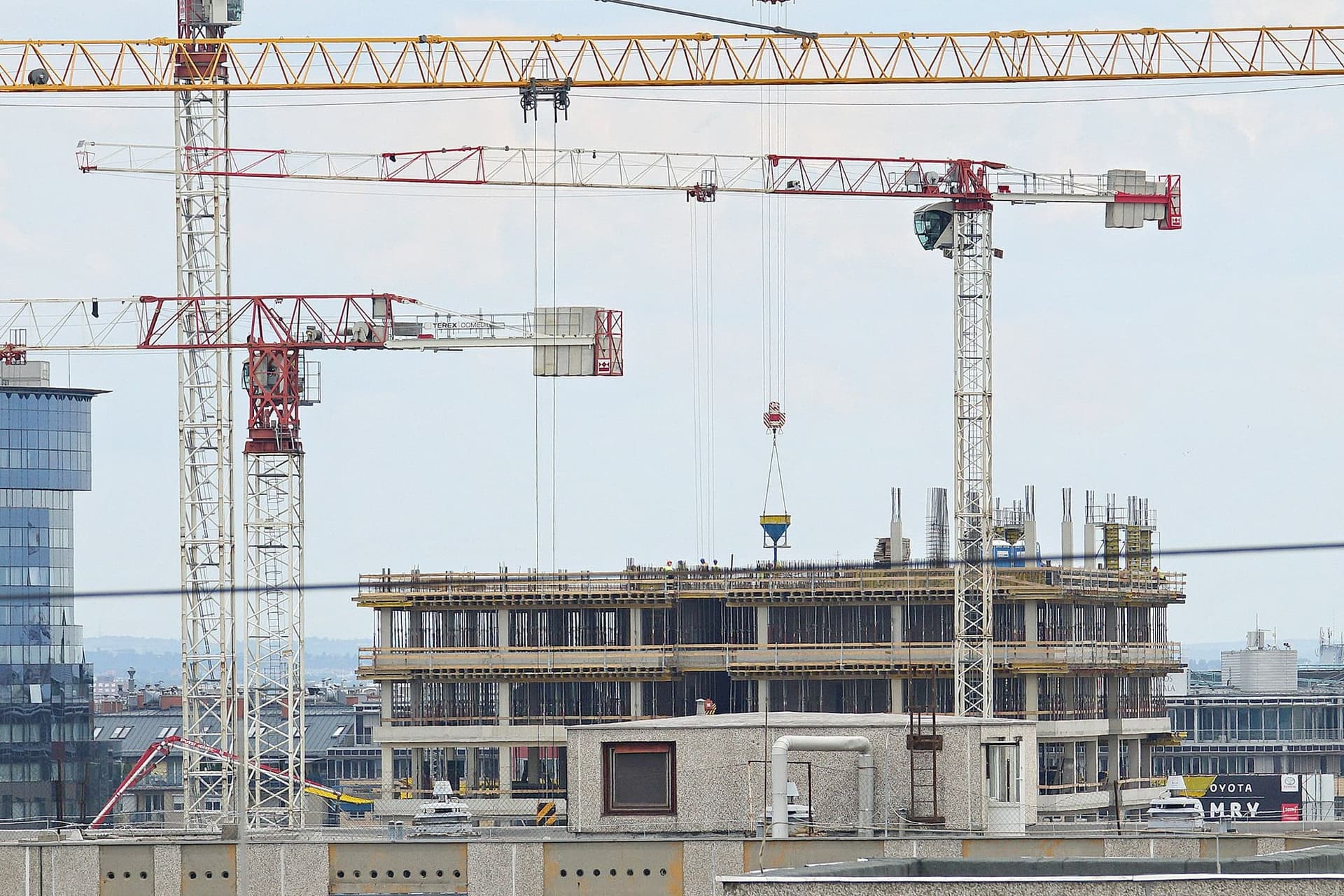 Az építőiparnak szüksége van az állami megrendelésekre