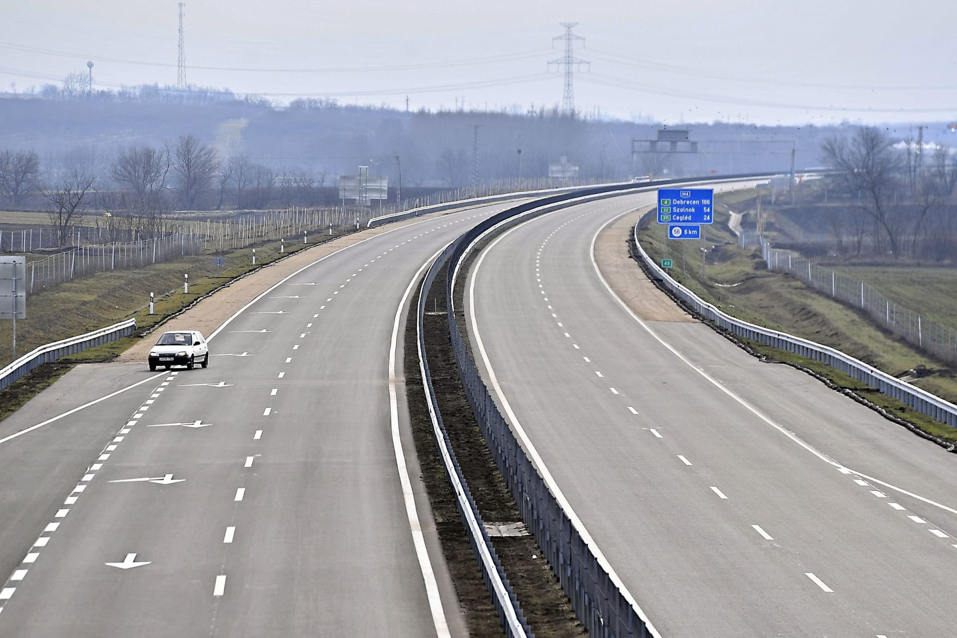 Baleset Ceglédnél, útfelújítás az M8-ason, korlátozások a kishatárokon