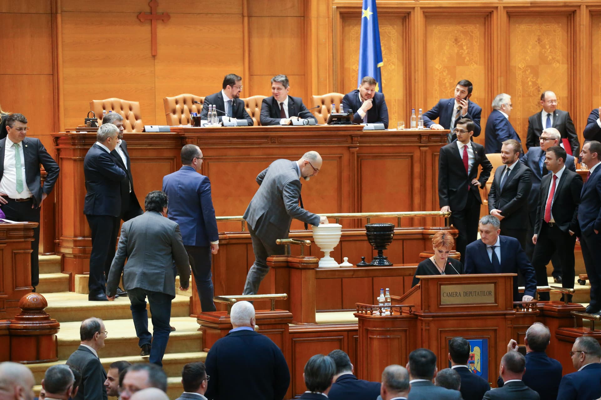 Megfosztaná arányos parlamenti képviseletétől a romániai magyarságot egy kormánypárti törvénytervezet