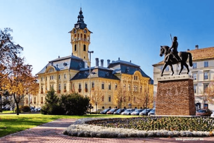 Négyszáz ingyenes belvárosi parkolóhely szűnik meg Szegeden